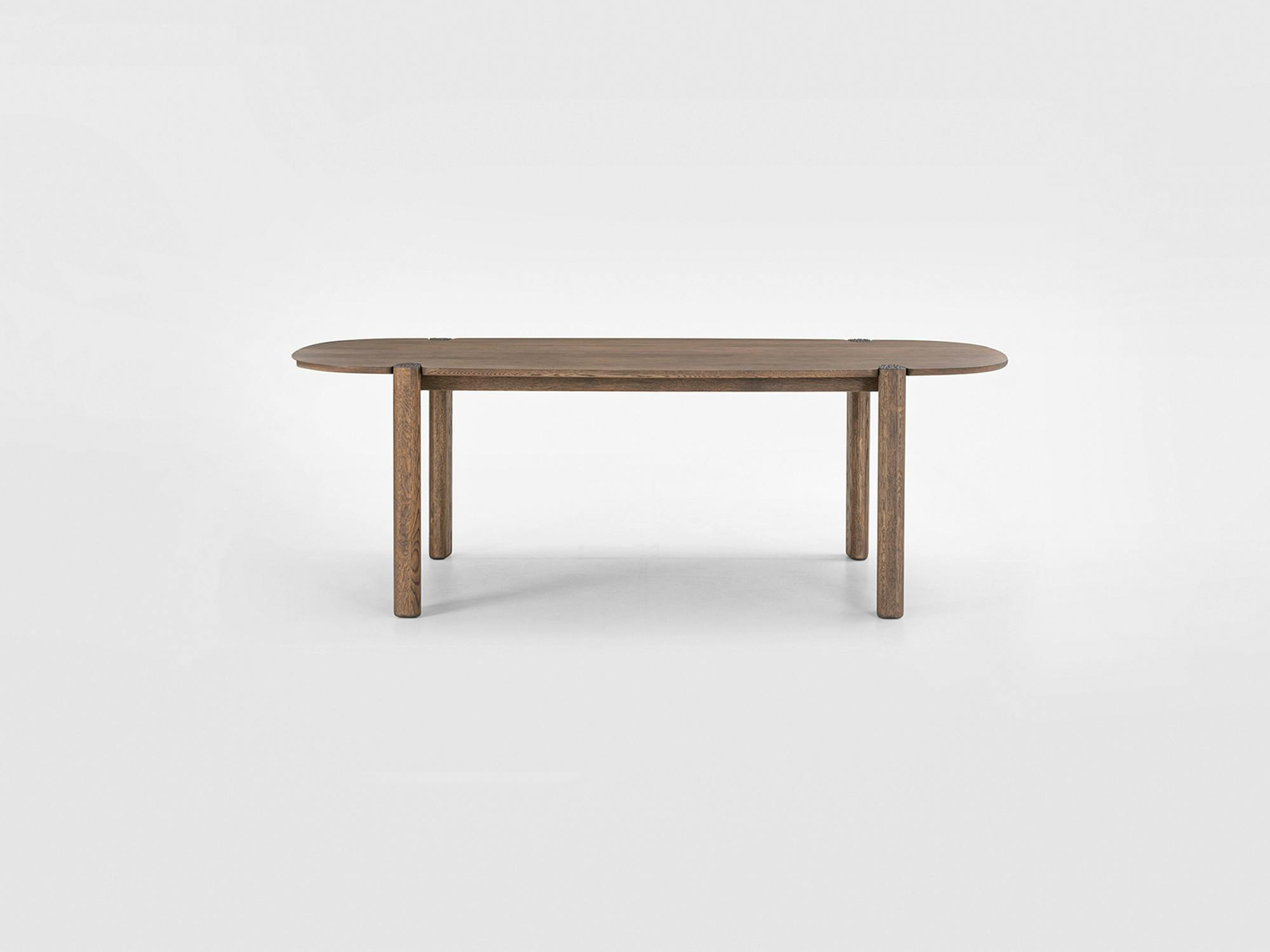 Carver Dining table